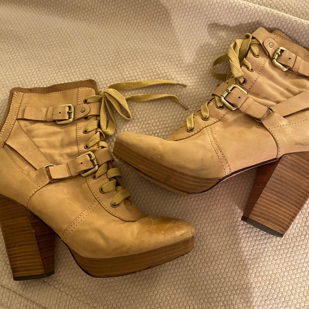 Skin nude leather bootie